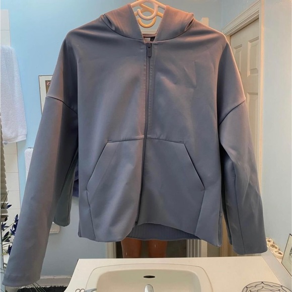 Lululemon labs zip-up jacket, size M. - Picture 3 of 3